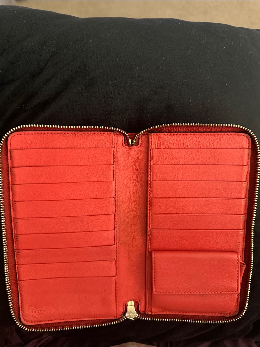 Gucci Red Embossed GG Zip Wallet - Picture 4 of 5